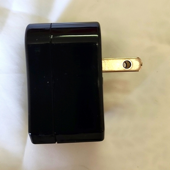 REI Multi Outlet Travel Adapter All-in-one Design Universal - Picture 4 of 7